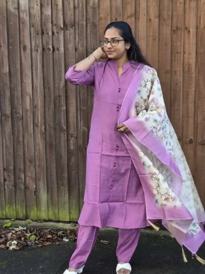 Lavender Suit Set – Simple & Elegant with Floral Semi-Tessar Dupatta